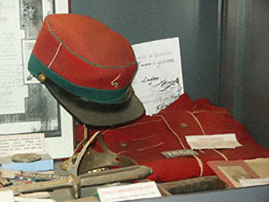 Particolare divisa e berretto garibaldino